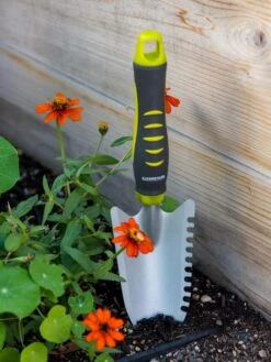 Gardener's Trowel Knife -The Garden Shop 8608660 19471 tif